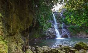 Pesona Alam Air Terjun Juwuk Manis di Bali